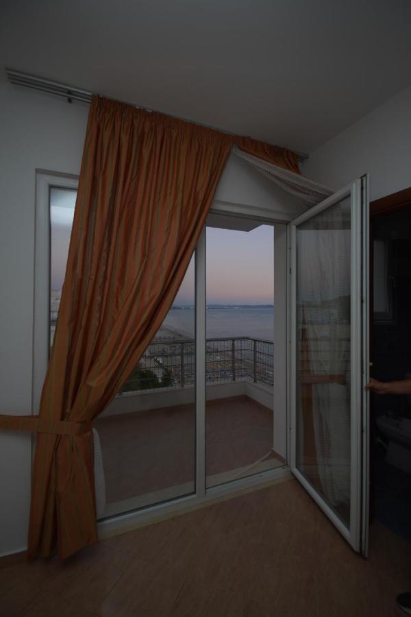 Sun Shine Guest House Durrës 外观 照片