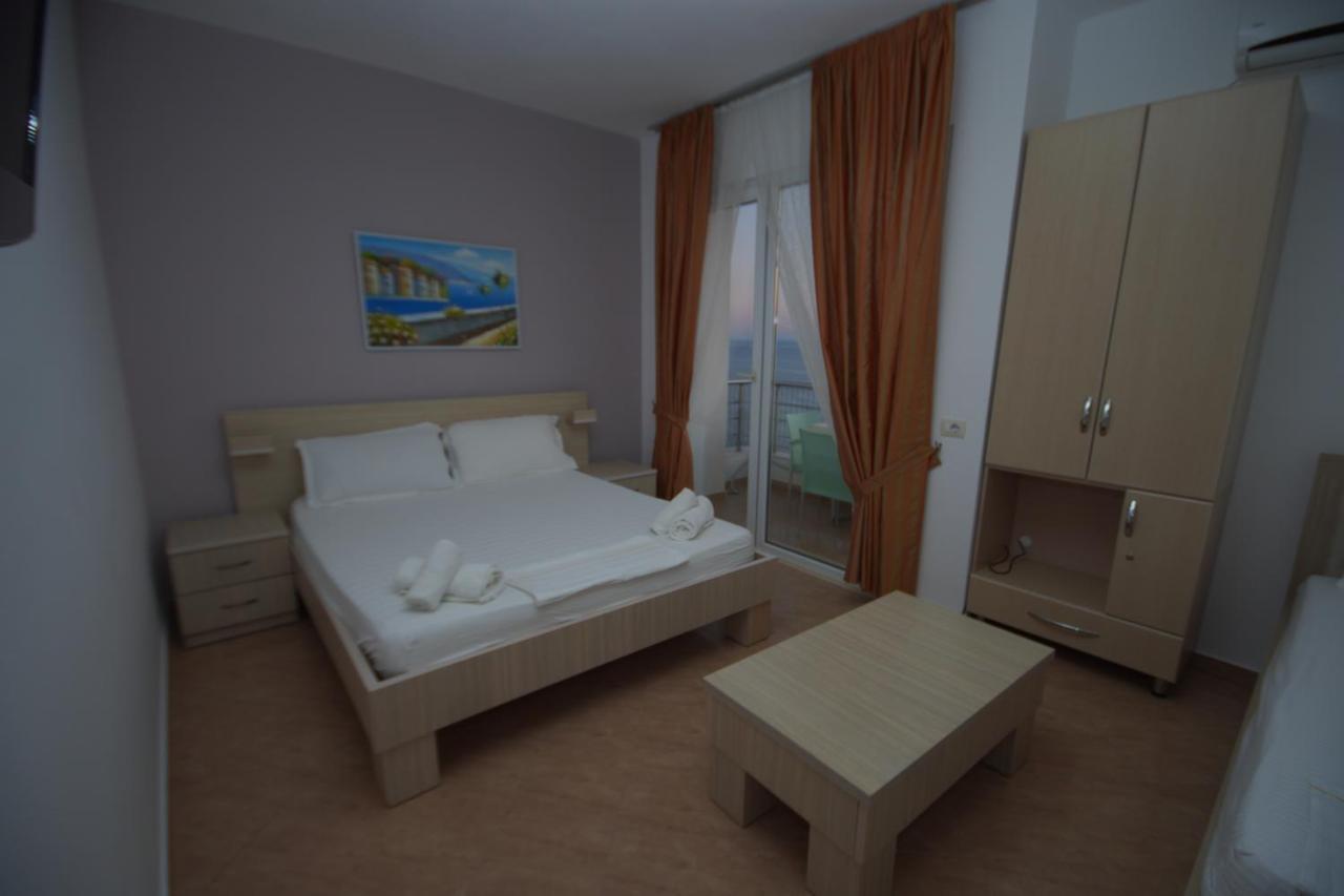 Sun Shine Guest House Durrës 外观 照片